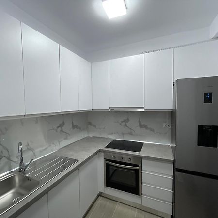 Modern Apartment In Central Vlorë Exterior foto