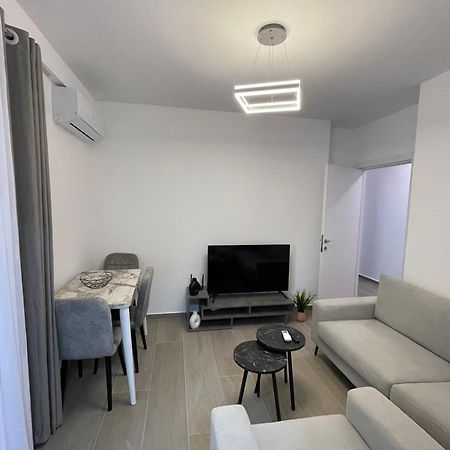 Modern Apartment In Central Vlorë Exterior foto