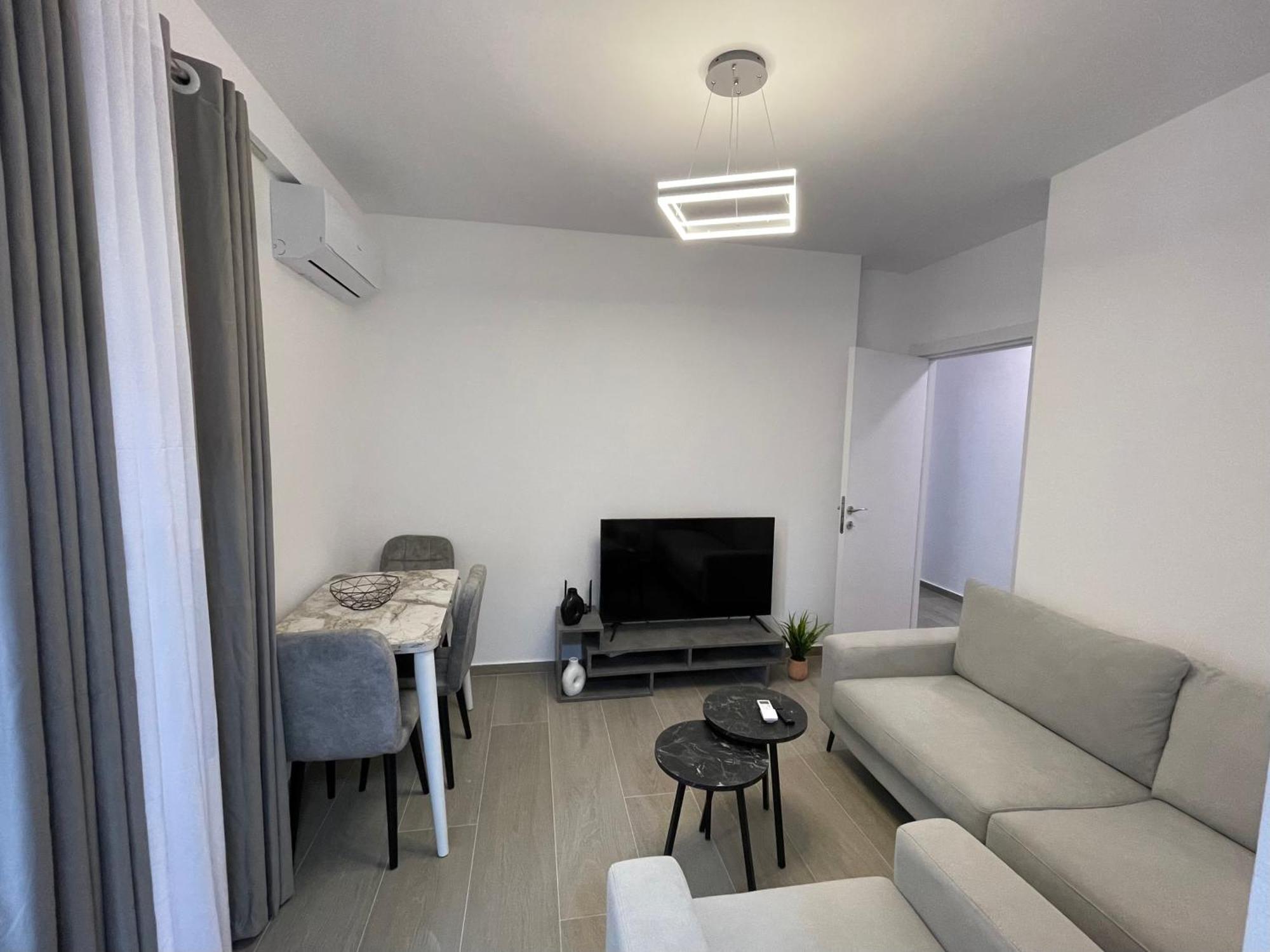 Modern Apartment In Central Vlorë Exterior foto